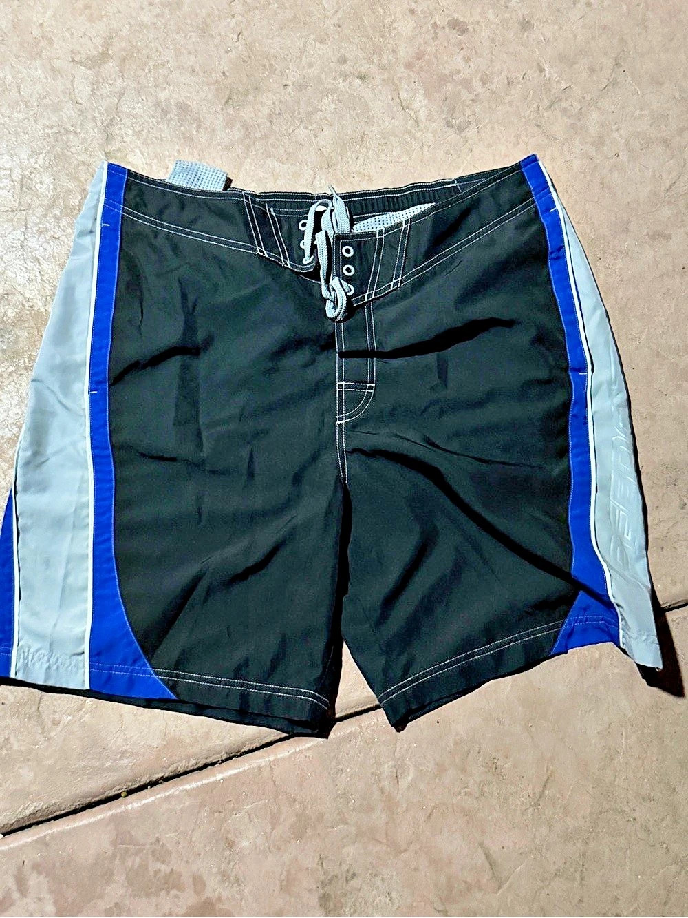 Speedo Color Block Board Shorts in Black & Blue Size Large